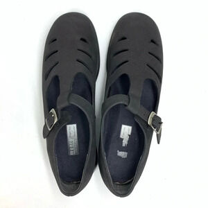 Munro side buckle t strap Nubuck fisherman flats